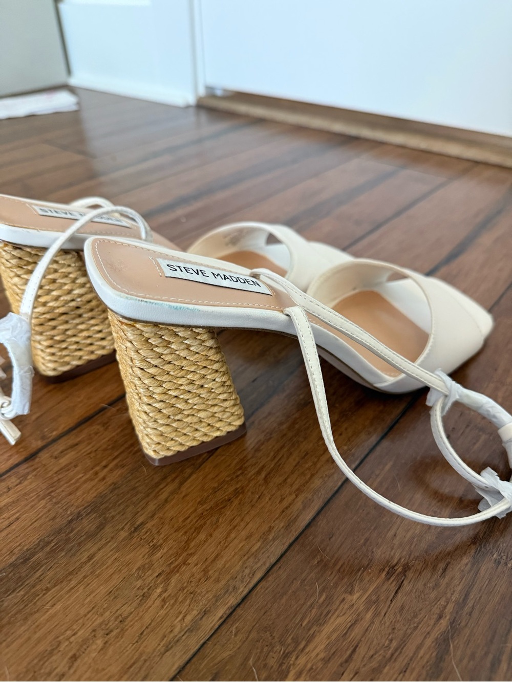 STEVE MADDEN
ROZLYN SANDAL WHITE LEATHER size 10 - Picture 6 of 14